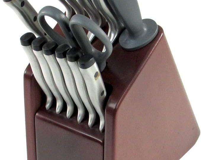 The Oneida Pro Series 14 Piece Stainless steel Knife Set